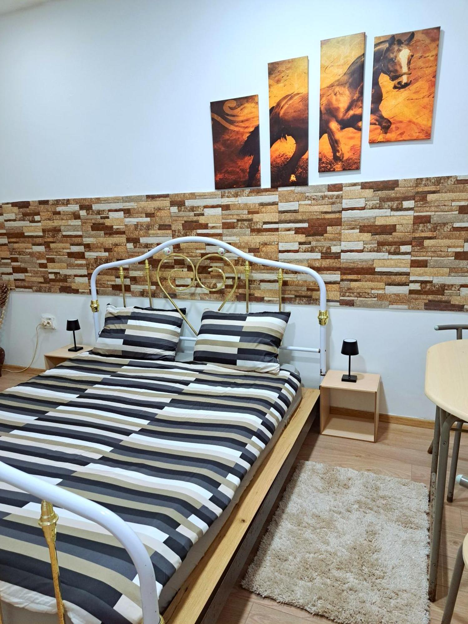 Regim Hotelier Pietonala Oradea Pokoj fotografie