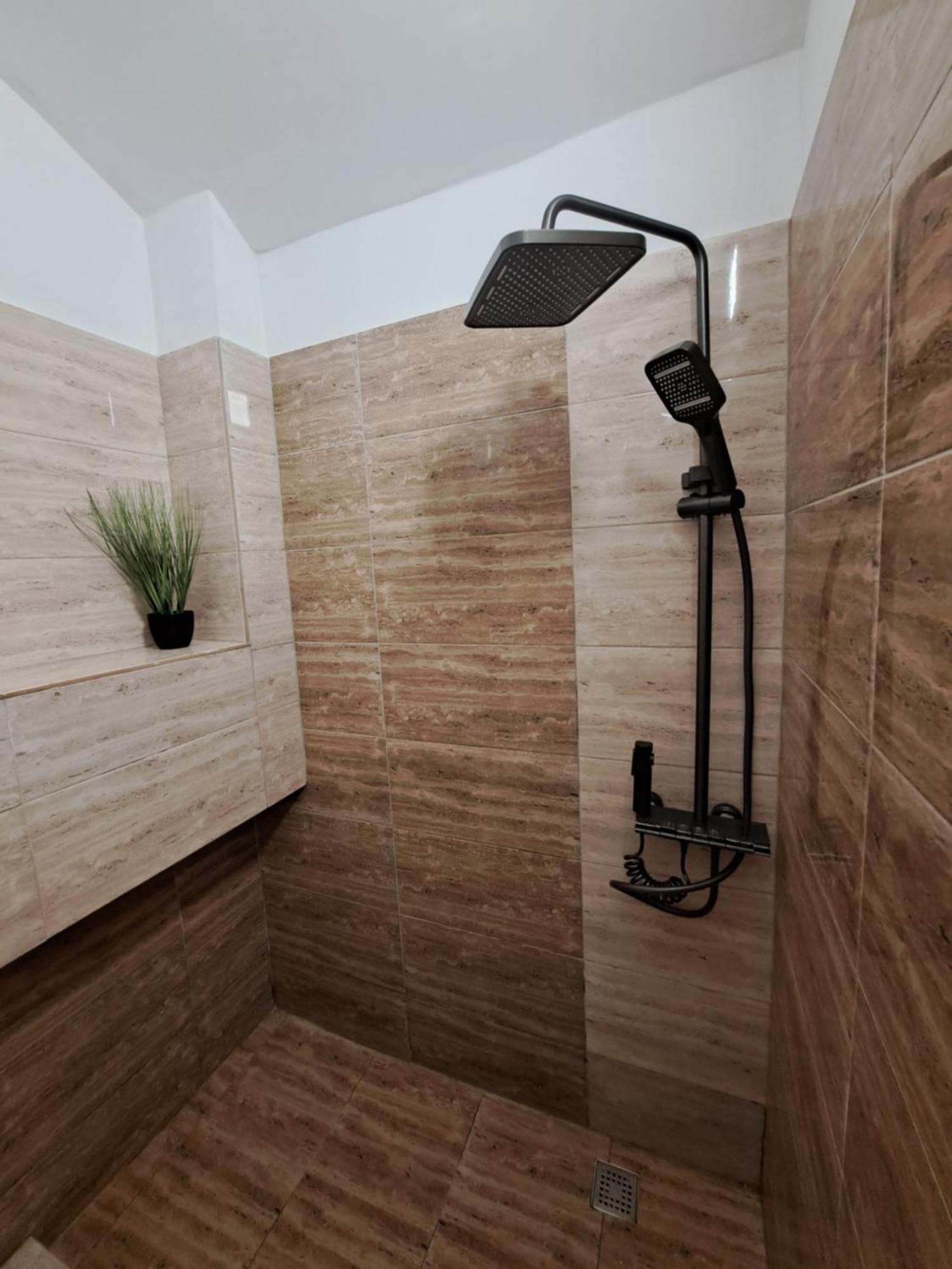 Regim Hotelier Pietonala Oradea Pokoj fotografie